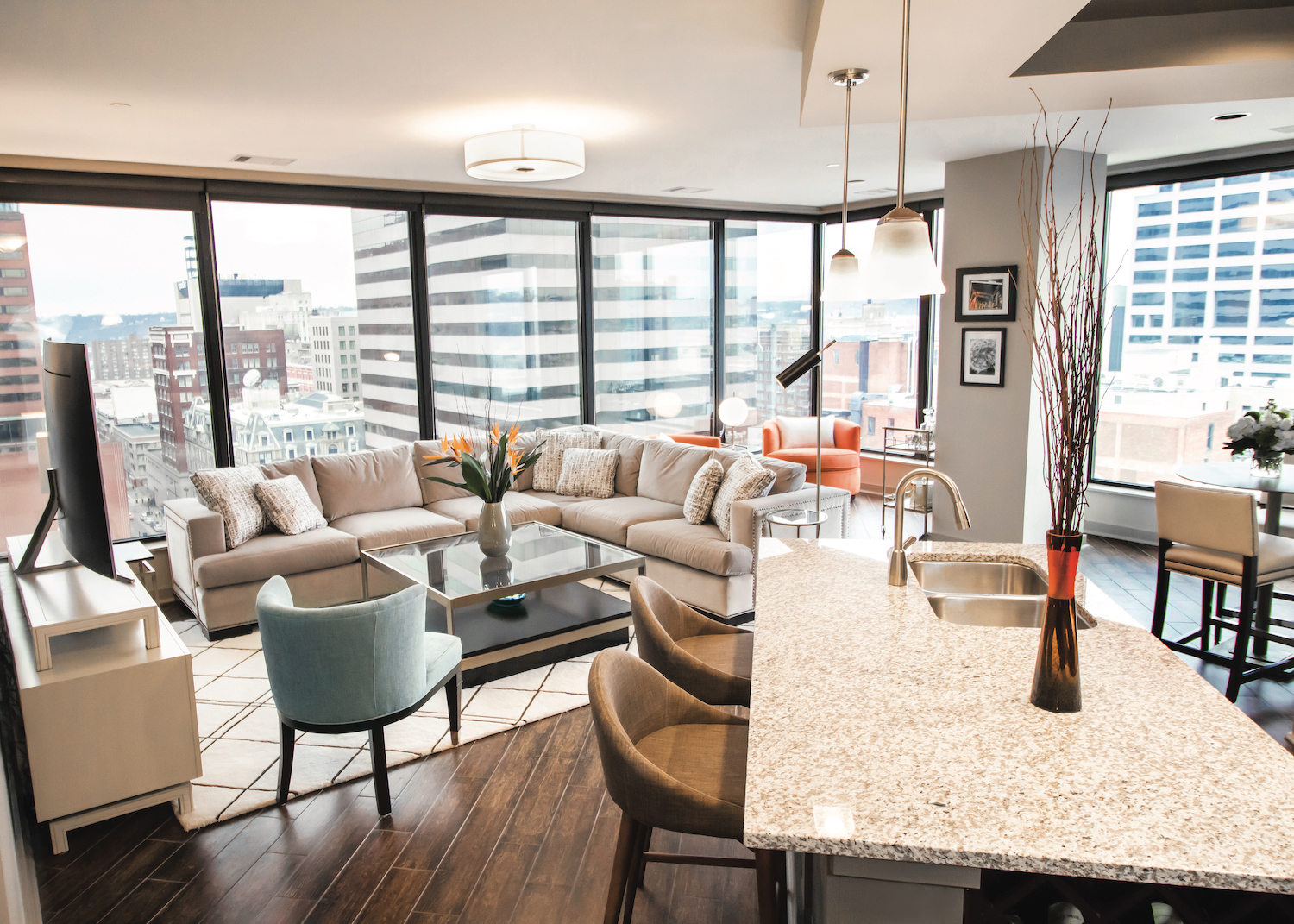 A beauty kitchen island and living room space with mid-century furniture